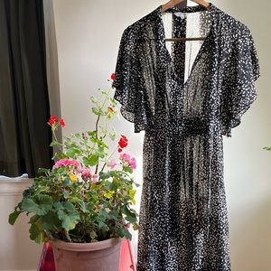 Elegant Max Studio Black and White Dress size S.